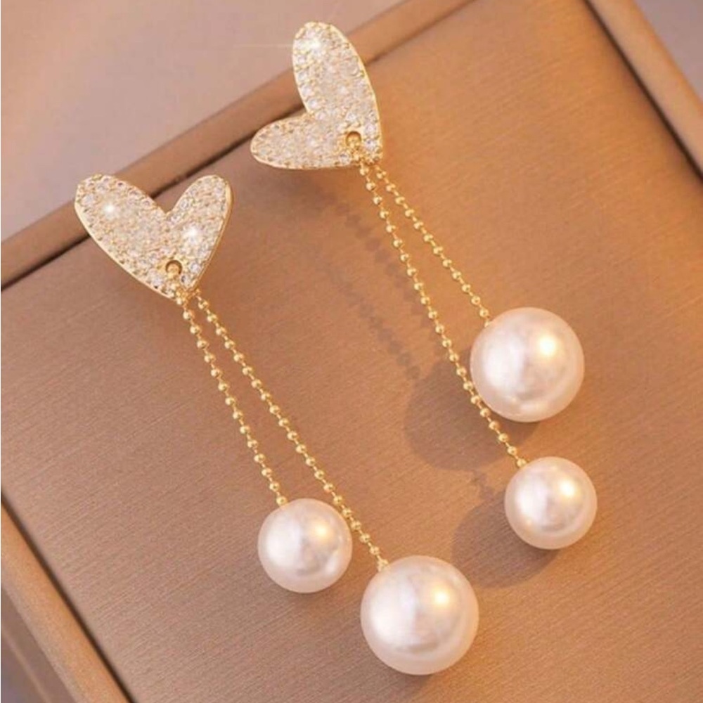 Heart of Pearl Rhinestone Drop Earrings NEW 🏷️